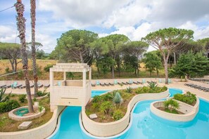 Outdoor pool - 6-seater mobile home, large covered terrace, in a 4-star campsite. (Le Muy)