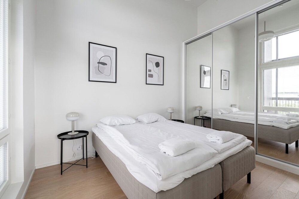 3br Modern Loft Penthouse With Sauna & Parking 4