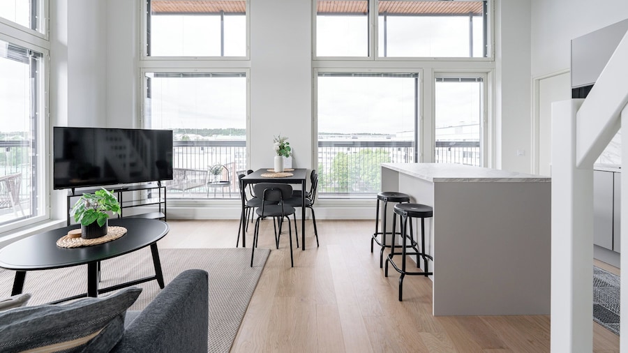 3BR Modern Loft Penthouse with Sauna & Parking