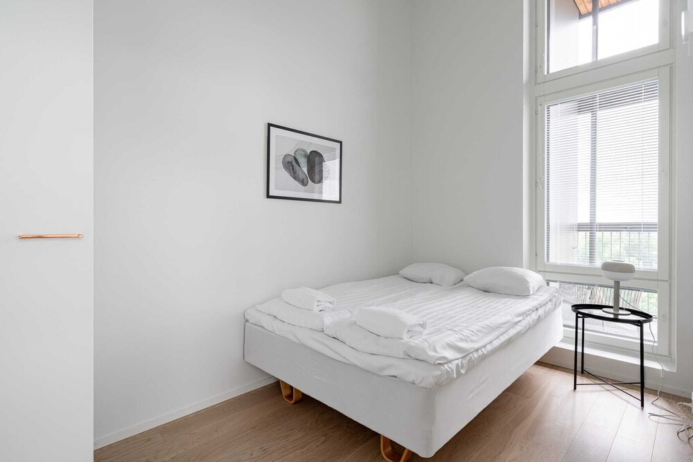 3br Modern Loft Penthouse With Sauna & Parking 2