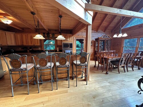 A Slice of Salisbury-Pool, Hottub 10 Acre