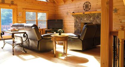 A Slice of Salisbury-Pool, Hottub 10 Acre