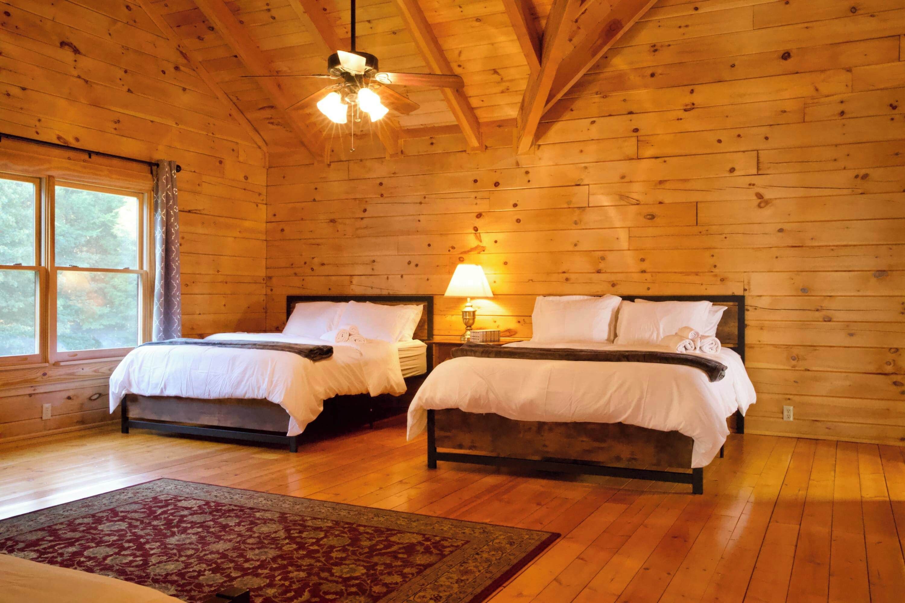 3 chambres, fer et planche à repasser, Wi-Fi, draps fournis