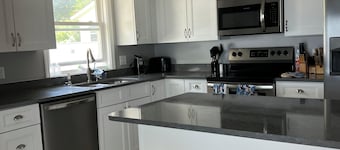 Amazing Sunsets nightly at 4bdrm home on White Lake & min to Lake MI