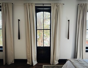 4 bedrooms, iron/ironing board, WiFi, bed sheets - Vintage Baseball Home (Hagerstown)