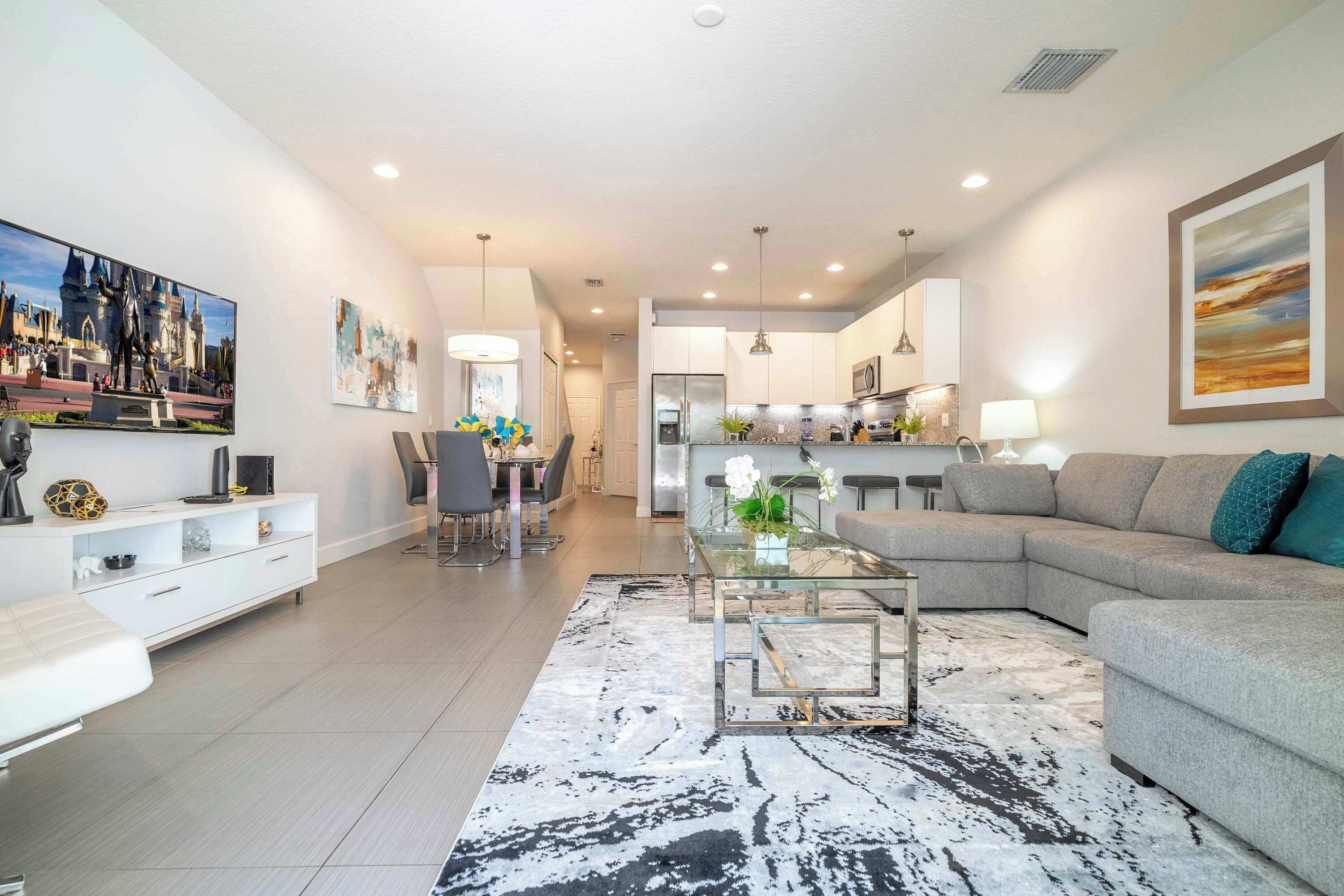 Tv, dvd-spelare, en stereo och kontor