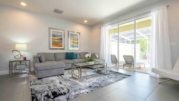 Télévision, lecteur de DVD, chaîne hi-fi, espaces bureaux