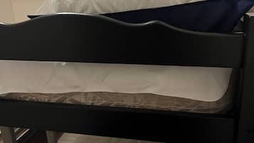 2 bedrooms, iron/ironing board, WiFi