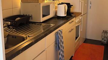 Micro-ondes, four, plaque de cuisson