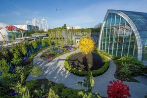 A landscaped garden with a central circular area, surrounded by modern buildings with glass facades. - Modern Queen Anne Home with Stunning Water Views (Seattle)