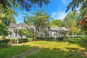 Exterior - Medina Elegant 5BR Mansion|Lake Park & Bellevue DT (Medina)