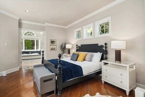 1 dormitorio, escritorio, tabla de planchar con plancha y wifi