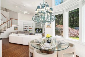 Dining - Medina Elegant 5BR Mansion|Lake Park & Bellevue DT (Medina)