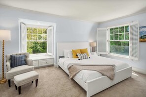 1 bedroom, desk, iron/ironing board, WiFi - Medina Elegant 5BR Mansion|Lake Park & Bellevue DT (Medina)