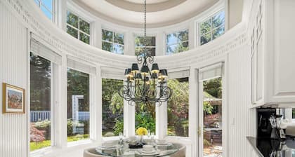 Medina Elegant 5BR Mansion|Lake Park & Bellevue DT