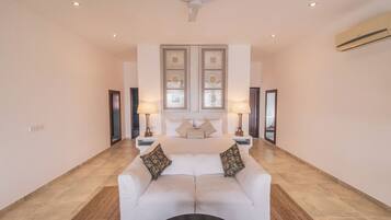 4 bedrooms, in-room safe, free WiFi