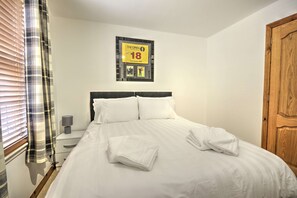 1 bedroom, desk, iron/ironing board, WiFi