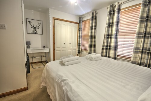 Ground floor 1-bedroom apartment in the centre of Dornoch.
