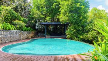 Kolam renang terbuka