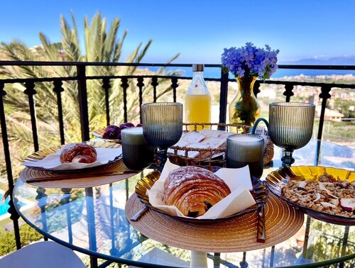 Romantic B&B with flower bath and sea view in fabulous Bagheria, Palermo