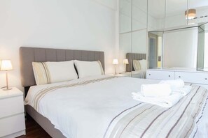 2 bedrooms, iron/ironing board, WiFi, bed sheets - Faliro Escape Modern Living (Paleo Faliro)