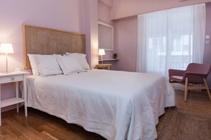 2 bedrooms, desk, iron/ironing board, WiFi - Charming 2BD Getaway in Pagrati with Balcony (Athina)