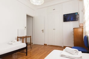 2 habitaciones, tabla de planchar con plancha, wifi y ropa de cama 