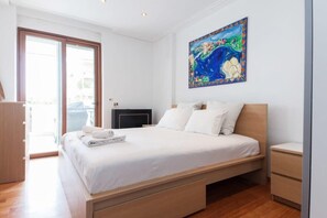 3 bedrooms, desk, iron/ironing board, WiFi - Riviera Retreat 3 Bedroom Luxury Apt w shared Pool (Voula)