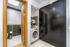 Classic Studio, Balcony, Park View | Laundry