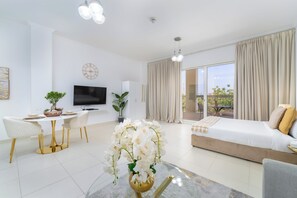 Classic Studio, Balcony, Park View | Desk, iron/ironing board, free WiFi