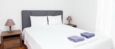1 habitación, tabla de planchar con plancha, wifi y ropa de cama