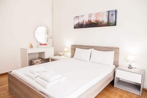 2 bedrooms, iron/ironing board, WiFi, bed sheets