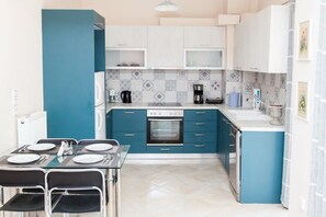 Fridge, microwave, oven, dishwasher - Great Apartment in Piraeus (Athens)