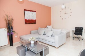 TV - Great Apartment in Piraeus (Athens)