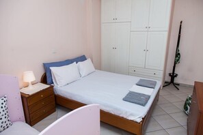 1 chambre, fer et planche à repasser, Wi-Fi, draps fournis