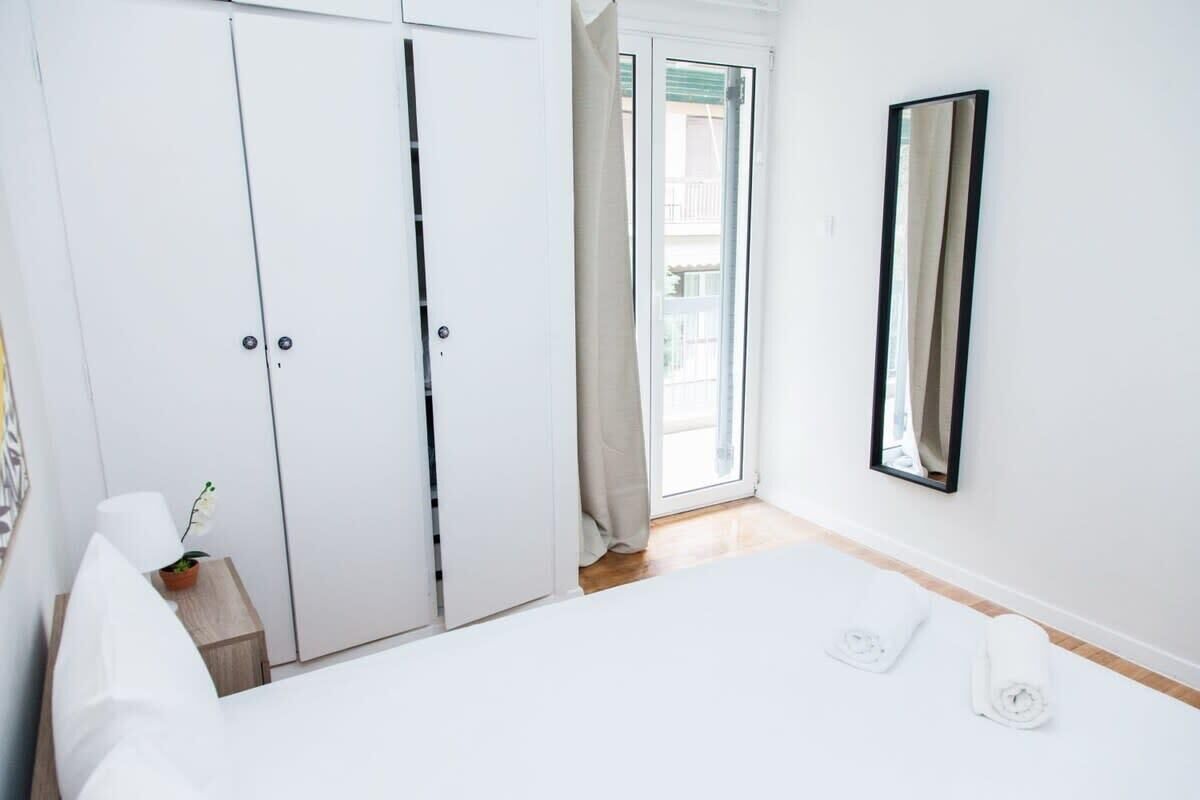 2 dormitoris, planxa i posts de planxar, wifi i roba de llit 