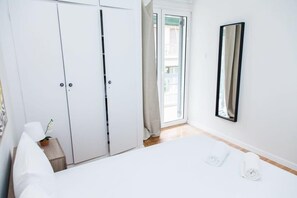 2 bedrooms, iron/ironing board, WiFi, bed sheets - Sophisticated Apt in Charming Kifisia (Athens)