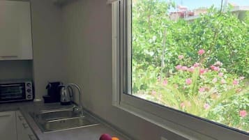 Refrigerador, horno, placa de cocina, cafetera/tetera