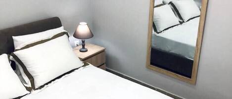 1 غرفة نوم ومكواة/لوح كي وواي فاي وملاءات أسرّة