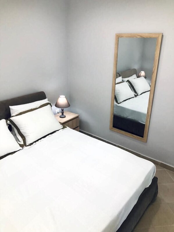 1 bedroom, iron/ironing board, WiFi, bed sheets - Classy Apartment in Lively Faliro (Athens)