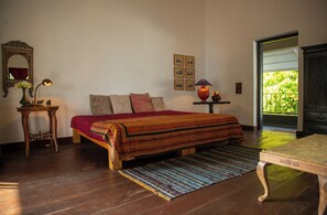 Rom – deluxe, utsikt mot høyde | 1 soverom, safe på rommet og wi-fi (inkludert)