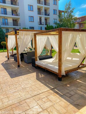 Terrace/patio - Cozy apartments, pool, near the beach. Family-friendly, pet-friendly. Book now! (Nesebar)