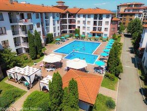 حمّام سباحة خارجي