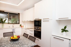 Fridge, oven, dishwasher, coffee/tea maker - Delux Apartment with Amazing Balcony! (Athens)