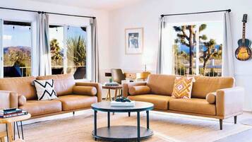 Televisio, takka, työhuone