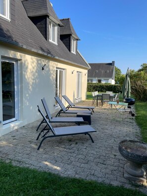 Outdoor dining - New : House, fully renovated, with garden, 200m from the beach - 3*** French property (Loctudy)
