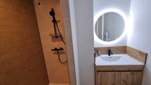 Hair dryer - New : House, fully renovated, with garden, 200m from the beach - 3*** French property (Loctudy)