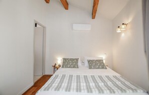 3 bedrooms, travel cot, free WiFi, bed sheets - Amazing home in Ille-sur-Têt (Ille-sur-Têt)