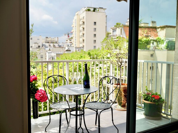Dining - Casa Garden (Paris)