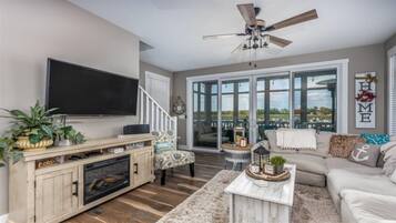 House, Multiple Beds (Harbor Haven) | Living area